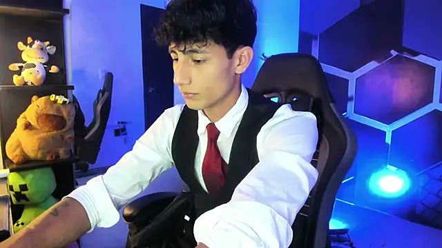 MaxiimoRomano  online show from July 2026 07:03:01 PM