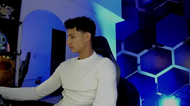 MaxiimoRomano  online show from July 2026 07:20:01 PM