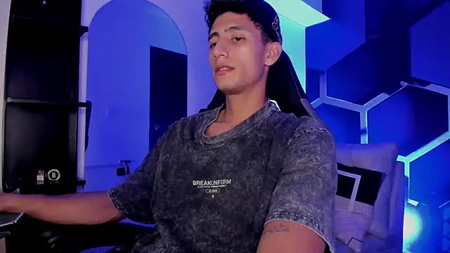 MaxiimoRomano  online show from August 2026 07:19:01 PM