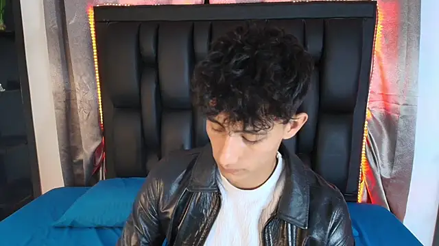 Snapshot of MaxiimoRomano_ chatting on June 2026 04:35:01 PM MaxiimoRomano online show from June 2026 04:35:01 PM