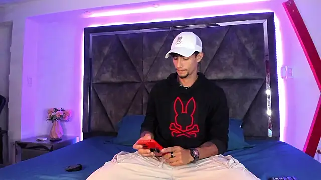 MaxiimoRomano  online show from March 2026 12:08:01 PM