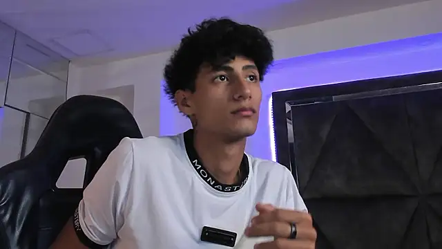 MaxiimoRomano  online show from March 2026 12:27:01 PM