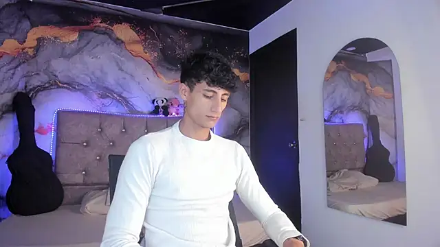 MaxiimoRomano  online show from April 2026 01:24:02 PM