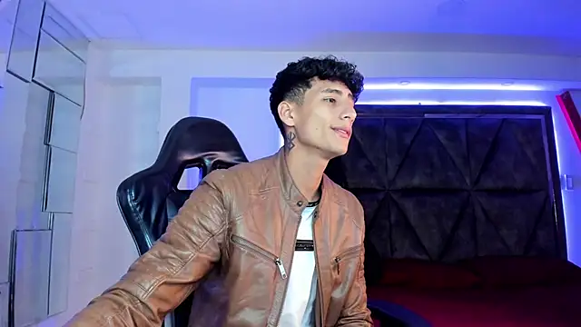 MaxiimoRomano  online show from April 2026 01:06:02 PM