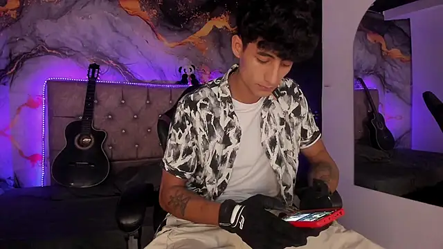 MaxiimoRomano  online show from April 2026 01:15:02 PM