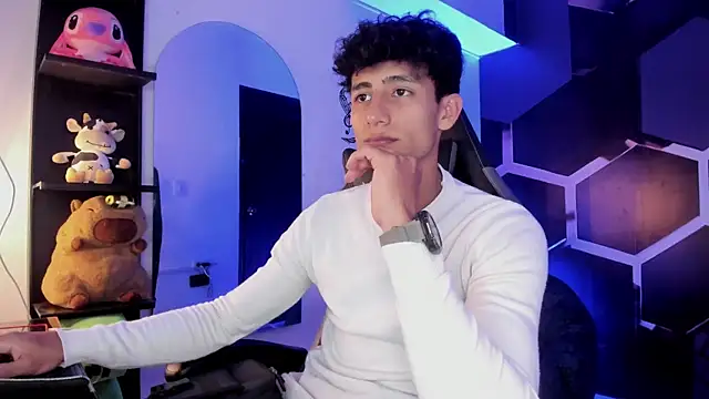 MaxiimoRomano  online show from July 2026 07:33:02 PM