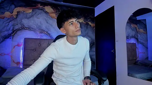 Snapshot of MaxiimoRomano_ chatting on May 2026 01:26:02 PM MaxiimoRomano online show from May 2026 01:26:02 PM