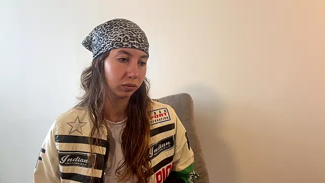 Julieta Jol online show from May 2026 01:42:02 PM
