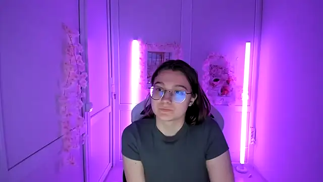 Snapshot of Mia_kristal chatting on May 2026 08:10:02 AM Mia kristal online show from May 2026 08:10:02 AM
