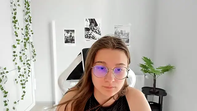 Snapshot of Mia_kristal chatting on June 2026 08:20:01 AM Mia kristal online show from June 2026 08:20:01 AM