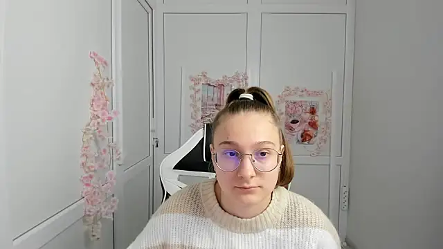 Snapshot of Mia_kristal chatting on May 2026 08:34:01 AM Mia kristal online show from May 2026 08:34:01 AM