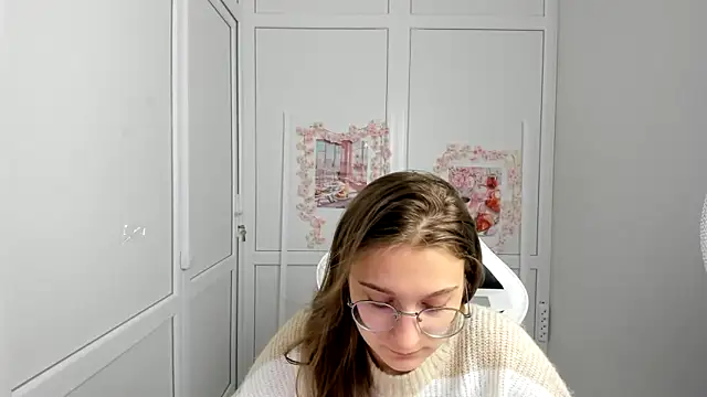 Snapshot of Mia_kristal chatting on May 2026 08:33:02 AM Mia kristal online show from May 2026 08:33:02 AM