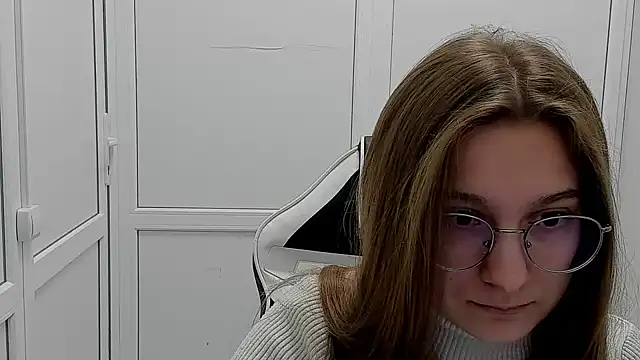 Snapshot of Mia_kristal chatting on April 2026 07:03:02 AM Mia kristal online show from April 2026 07:03:02 AM