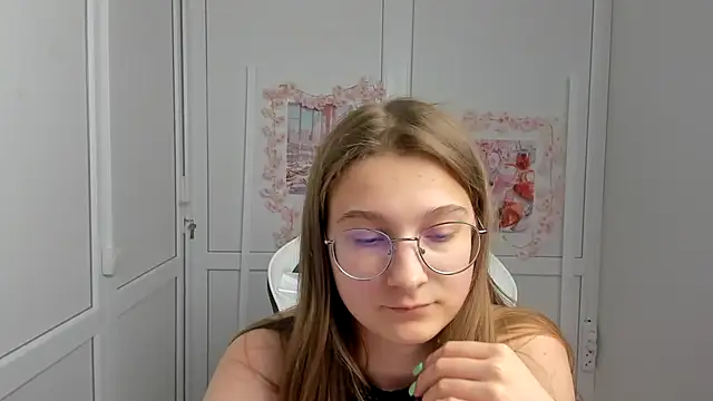 Snapshot of Mia_kristal chatting on June 2026 09:08:02 AM Mia kristal online show from June 2026 09:08:02 AM