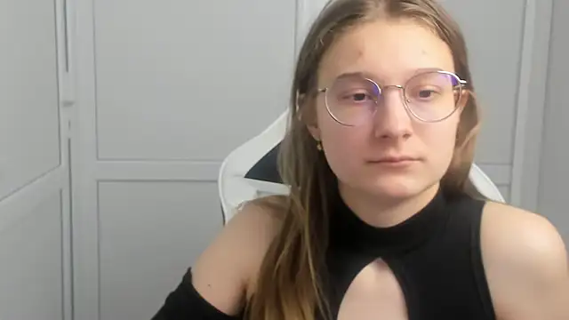 Snapshot of Mia_kristal chatting on March 2026 08:26:02 AM Mia kristal online show from March 2026 08:26:02 AM