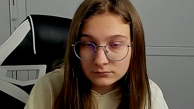 Snapshot of Mia_kristal chatting on April 2026 07:02:01 AM Mia kristal online show from April 2026 07:02:01 AM