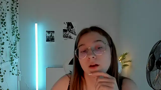 Snapshot of Mia_kristal chatting on July 2026 08:13:01 AM Mia kristal online show from July 2026 08:13:01 AM
