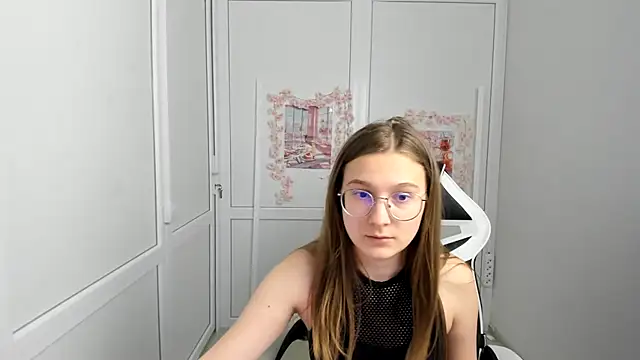Snapshot of Mia_kristal chatting on June 2026 09:09:01 AM Mia kristal online show from June 2026 09:09:01 AM