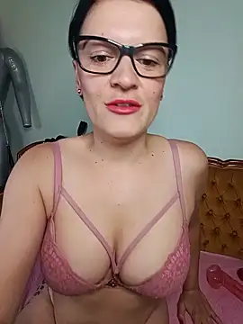 Snapshot of Evamilfhungary chatting on June 2026 08:14:02 AM Evamilfhungary online show from June 2026 08:14:02 AM
