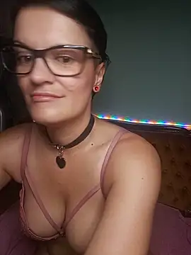 Snapshot of Evamilfhungary chatting on June 2026 08:19:01 PM Evamilfhungary online show from June 2026 08:19:01 PM