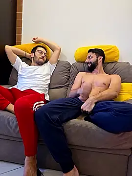 AmicisegretiITA online show from May 2026 05:32:02 AM
