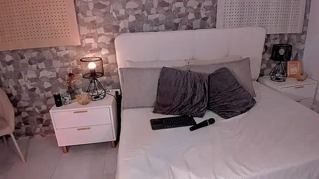 Snapshot of violeta_hills_ chatting on May 2026 03:17:02 PM violeta hills online show from May 2026 03:17:02 PM