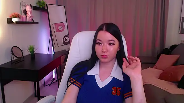 Simonee Battle online show from March 2026 02:45:02 AM