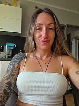 Snapshot of NicoleKaiser chatting on June 2026 05:35:02 AM NicoleKaiser online show from June 2026 05:35:02 AM