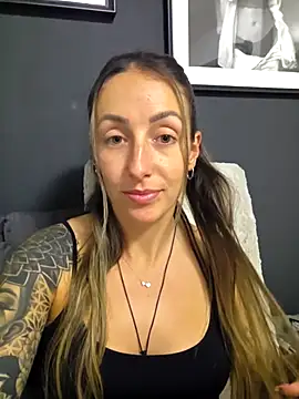 NicoleKaiser online show from May 2026 07:20:02 PM