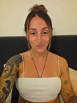 Snapshot of NicoleKaiser chatting on July 2026 08:17:01 PM NicoleKaiser online show from July 2026 08:17:01 PM