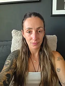 Snapshot of NicoleKaiser chatting on June 2026 05:18:02 PM NicoleKaiser online show from June 2026 05:18:02 PM