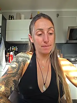 Snapshot of NicoleKaiser chatting on June 2026 04:40:01 PM NicoleKaiser online show from June 2026 04:40:01 PM