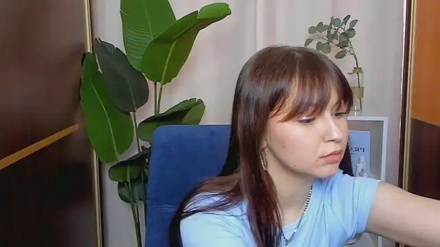 IzolaHirai online show from March 2026 07:30:02 AM