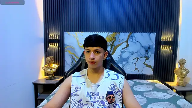 Snapshot of AdrianFranko chatting on June 2026 01:28:01 PM AdrianFranko online show from June 2026 01:28:01 PM