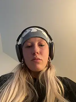 LeniMaria online show from March 2026 05:03:01 PM