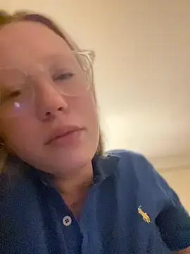 LeniMaria online show from April 2026 07:29:01 PM