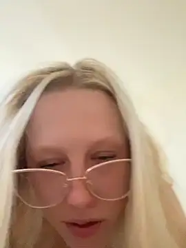 LeniMaria online show from April 2026 05:09:01 PM