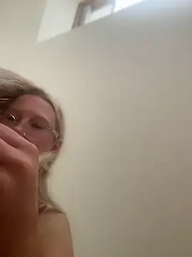 LeniMaria online show from May 2026 05:05:02 PM