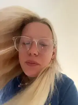 LeniMaria online show from April 2026 04:33:02 PM