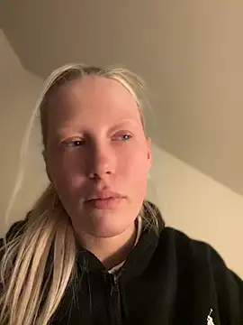 LeniMaria online show from April 2026 06:23:01 PM