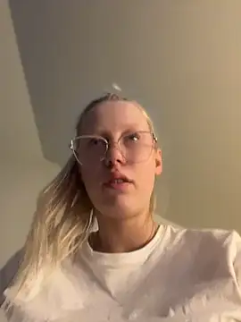 LeniMaria online show from April 2026 05:58:02 PM