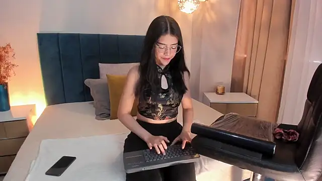 AnnieBlluee online show from May 2026 12:54:01 PM