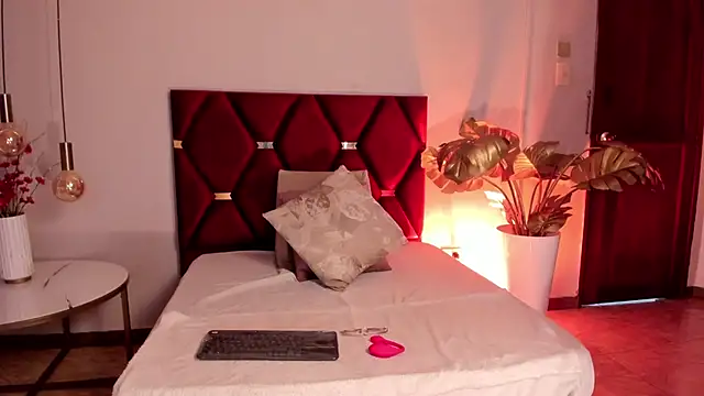 AnnieBlluee online show from June 2026 12:44:02 PM