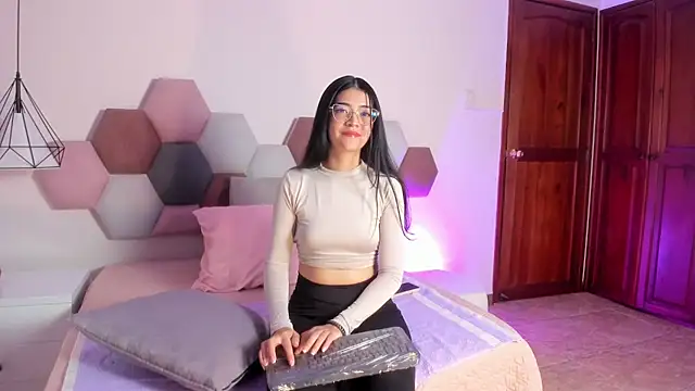 AnnieBlluee online show from June 2026 12:27:01 PM