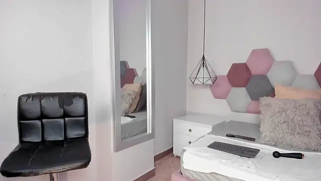 AnnieBlluee online show from April 2026 12:01:02 PM