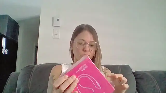 Couple qc online show from March 2026 06:01:01 PM