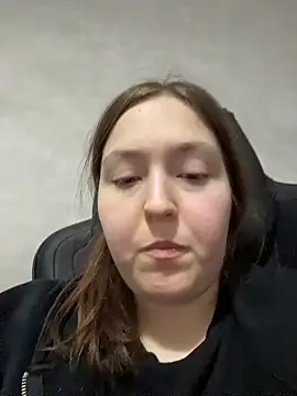 charmingggirl online show from April 2026 06:22:01 PM