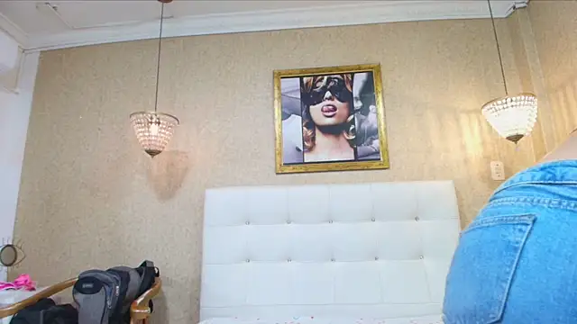 Orianasmith online show from April 2026 01:04:02 PM