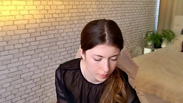 LiuYani online show from May 2026 01:37:02 PM