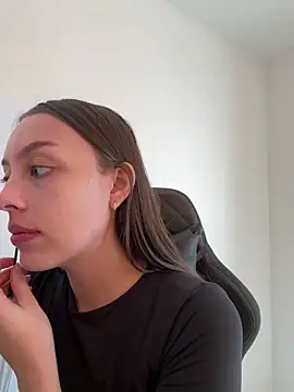 Lauren Storm online show from May 2026 03:18:02 PM